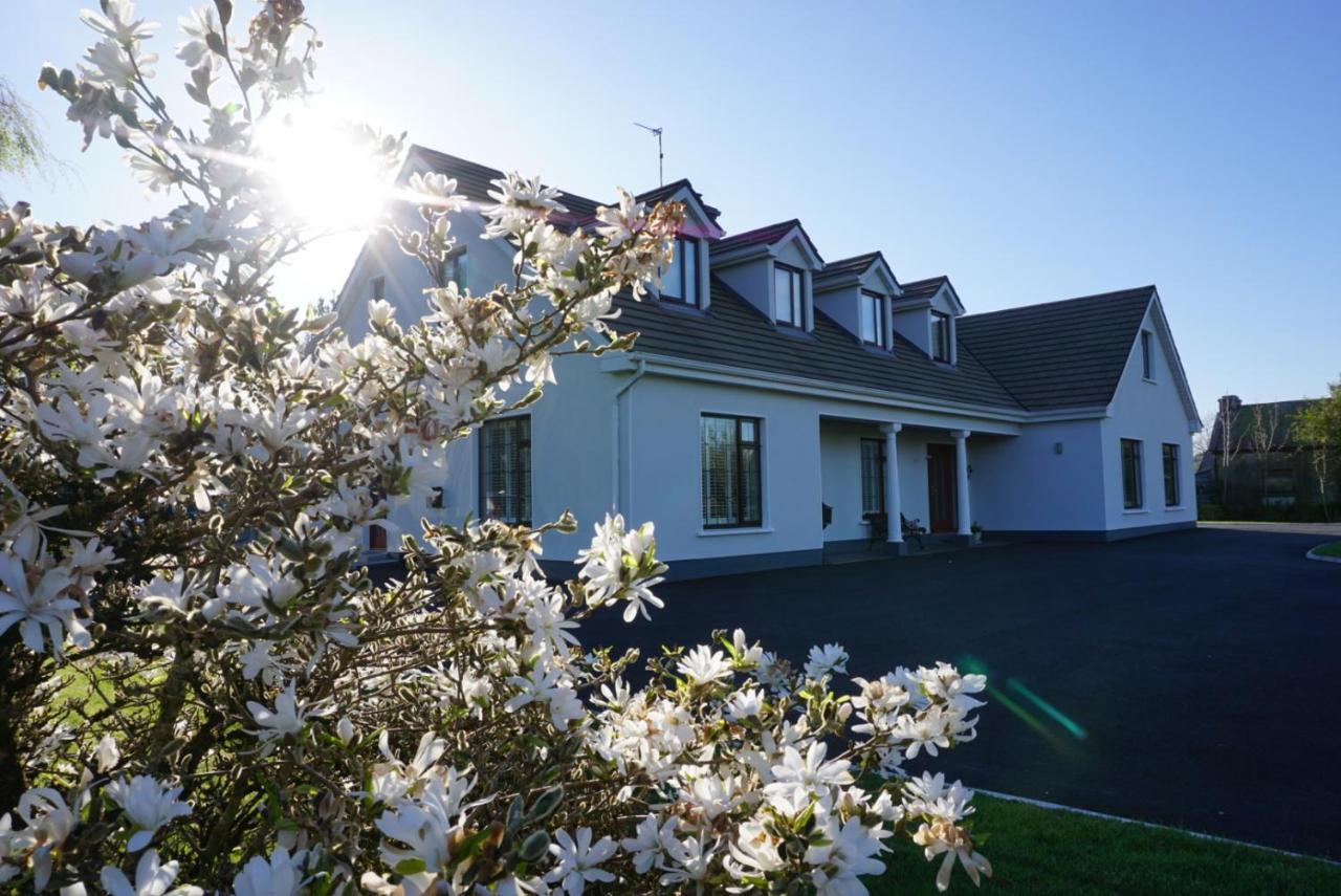 Crossriver Bed And Breakfast Oughterard Exterior foto