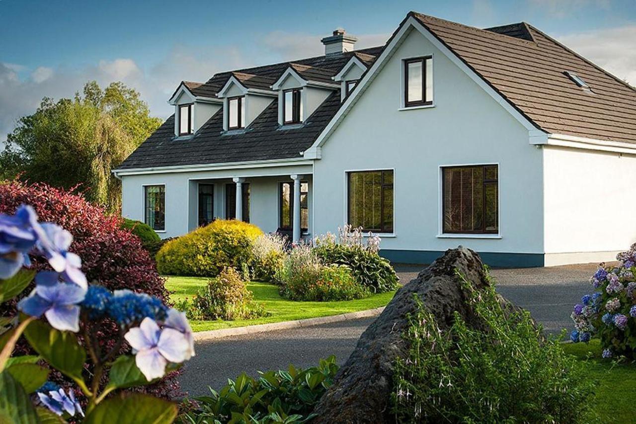 Crossriver Bed And Breakfast Oughterard Exterior foto